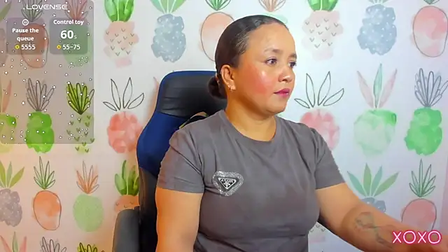 linda rios  online show from November 25, 7:03 pm