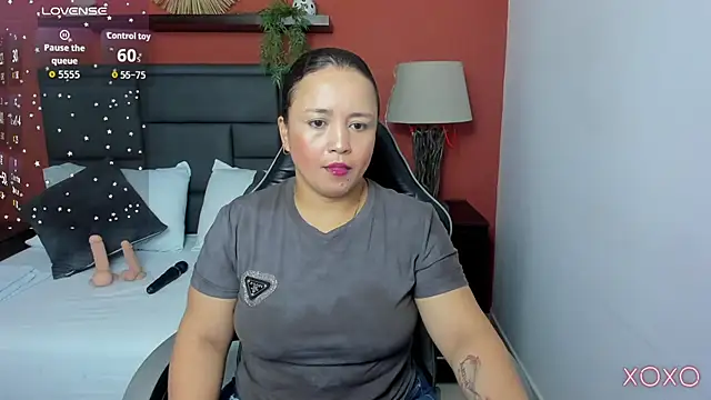 linda rios  online show from December 19, 2:04 am