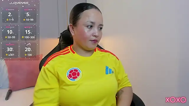 linda rios  online show from June 17, 8:30 pm
