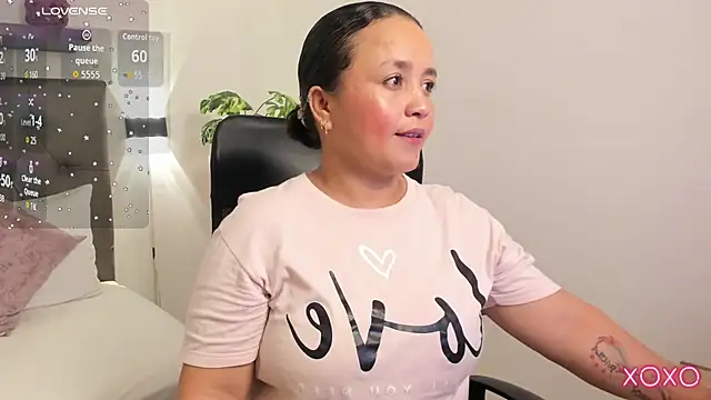 linda rios  online show from November 27, 7:25 pm