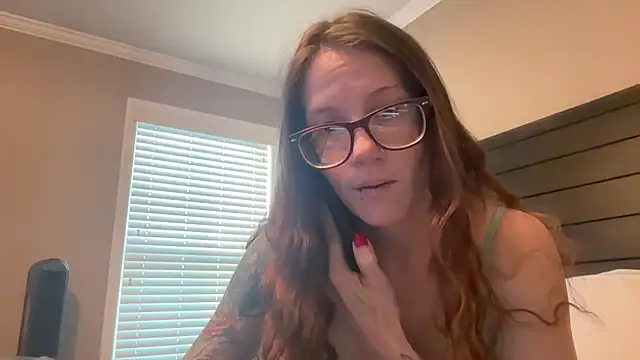 Snapshot of yourstrulylivy69 chatting on February 21, 4:37 pm yourstrulylivy69 online show from February 21, 4:37 pm