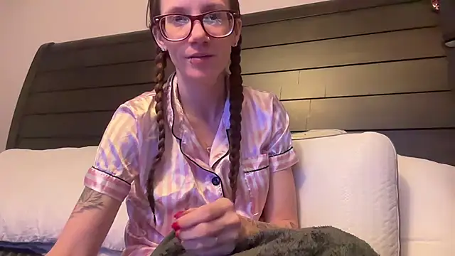 Snapshot of yourstrulylivy69 chatting on February 20, 3:56 am yourstrulylivy69 online show from February 20, 3:56 am