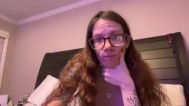 Snapshot of yourstrulylivy69 chatting on February 21, 11:33 am yourstrulylivy69 online show from February 21, 11:33 am