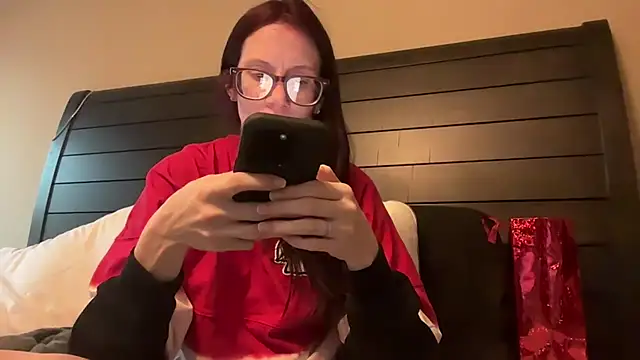 Snapshot of yourstrulylivy69 chatting on March 11, 12:00 am yourstrulylivy69 online show from March 11, 12:00 am