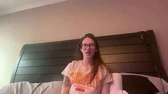 Snapshot of yourstrulylivy69 chatting on February 6, 2:48 pm yourstrulylivy69 online show from February 6, 2:48 pm