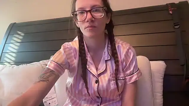 Snapshot of yourstrulylivy69 chatting on February 20, 1:51 pm yourstrulylivy69 online show from February 20, 1:51 pm