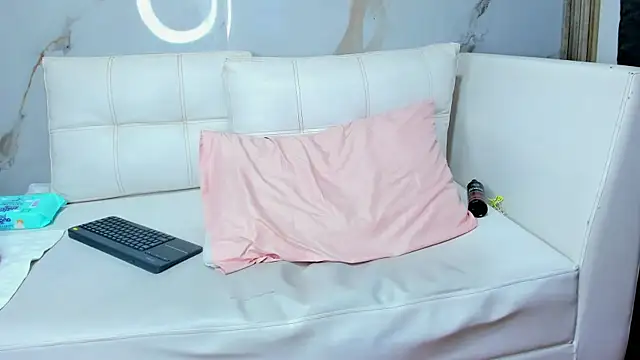 Snapshot of Milaspetite chatting on March 9, 1:25 am Milaspetite online show from March 9, 1:25 am