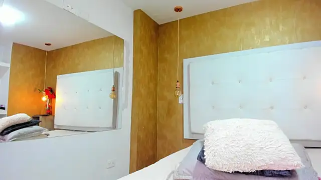 Milaspetite online show from February 25, 8:08 pm