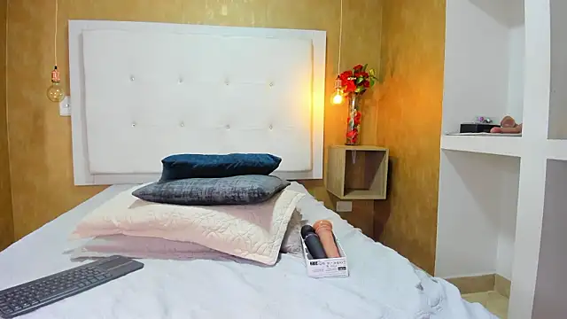 Milaspetite online show from March 16, 9:06 pm