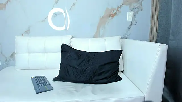 Snapshot of Milaspetite chatting on February 19, 12:25 am Milaspetite online show from February 19, 12:25 am