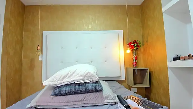 Milaspetite online show from March 12, 8:13 pm