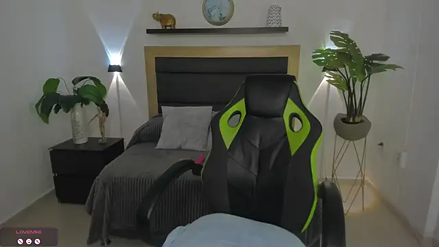 Snapshot of catleya_0 chatting on February 22, 4:51 am catleya 0 online show from February 22, 4:51 am