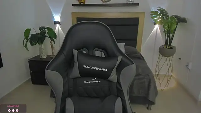 Snapshot of catleya_0 chatting on March 22, 3:20 am catleya 0 online show from March 22, 3:20 am