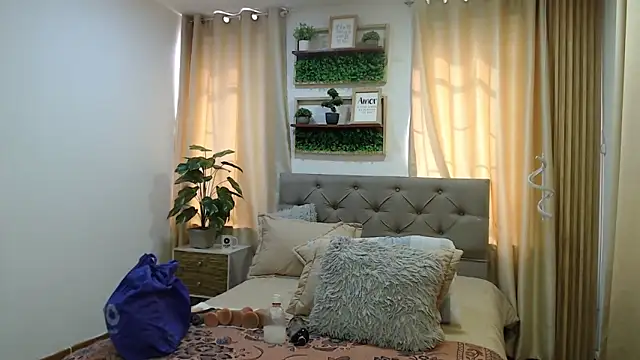 sasi luna online show from June 13, 1:42 pm
