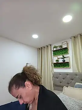 sasi luna online show from February 1, 7:17 am