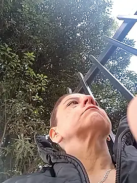 sasi luna online show from February 6, 2:35 pm