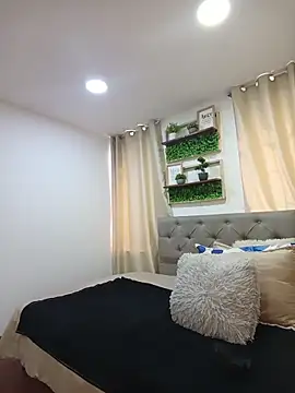 sasi luna online show from April 14, 1:16 pm