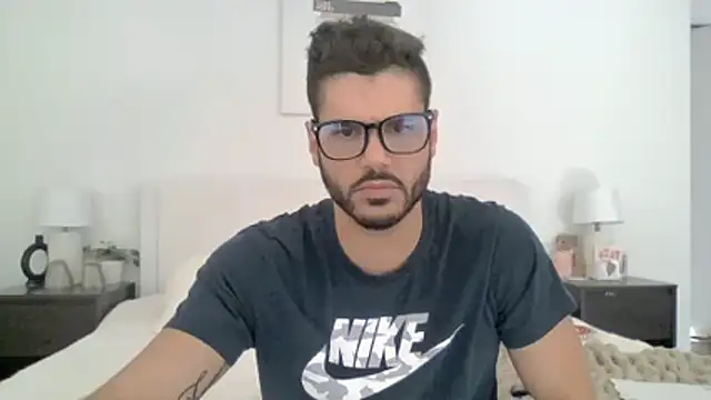 Snapshot of Strokeking4u chatting on December 19, 6:10 pm Strokeking4u online show from December 19, 6:10 pm