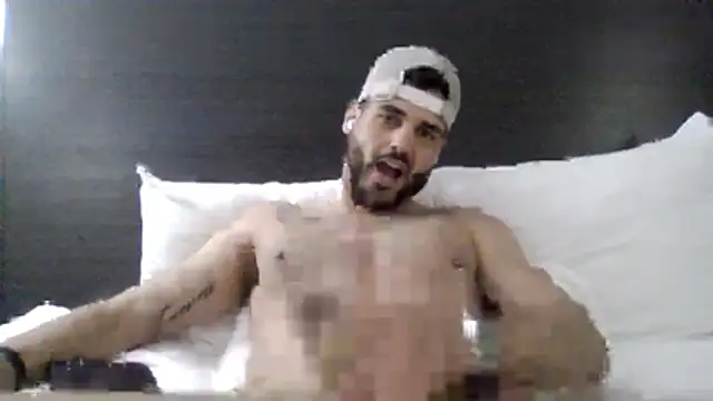 Snapshot of Strokeking4u chatting on February 18, 10:50 pm Strokeking4u online show from February 18, 10:50 pm