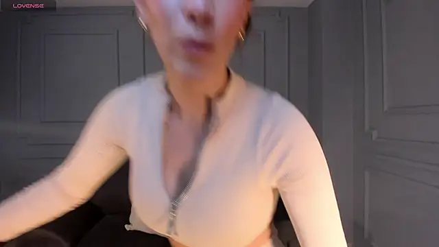 MiaFarrell  online show from November 2, 11:26 am