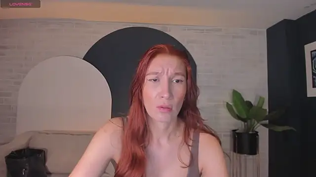 MiaFarrell  online show from May 24, 11:54 am