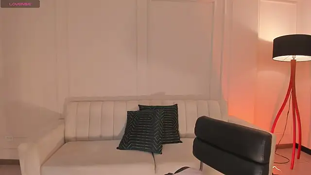 Snapshot of MiaFarrell_ chatting on December 19, 7:16 pm MiaFarrell online show from December 19, 7:16 pm