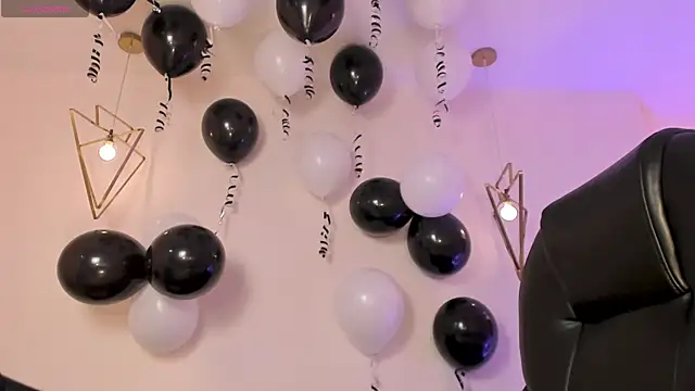 MiaFarrell  online show from November 10, 6:24 pm