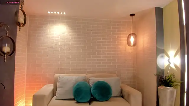 MiaFarrell  online show from March 28, 11:11 am