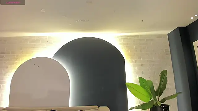 MiaFarrell  online show from March 15, 11:19 am