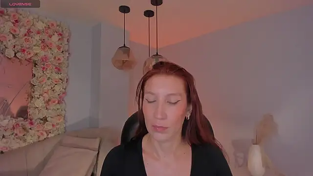 MiaFarrell  online show from May 14, 4:59 pm