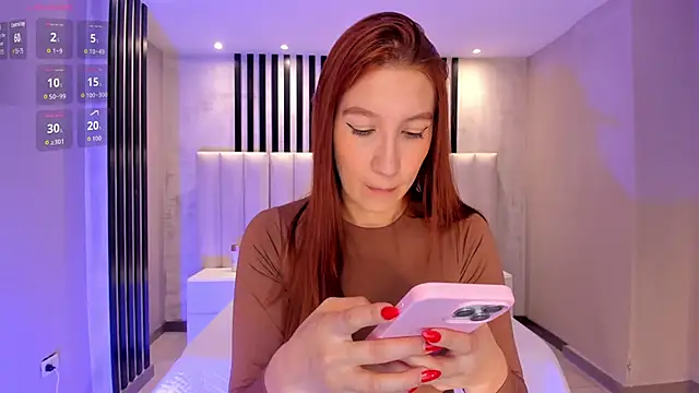 Snapshot of MiaFarrell_ chatting on February 14, 11:10 am MiaFarrell online show from February 14, 11:10 am