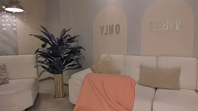 IsabelBornner online show from March 4, 6:37 pm