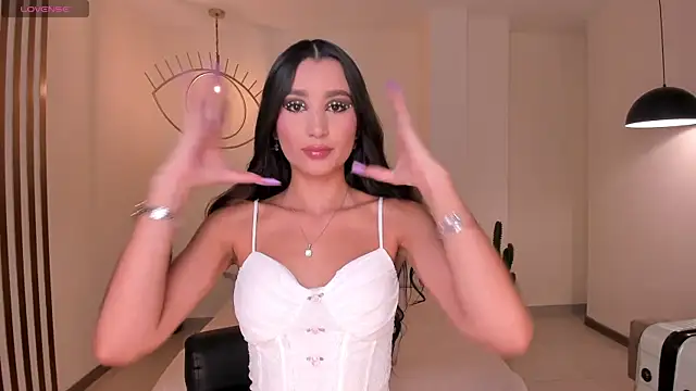 BellaCarteer  online show from April 7, 7:37 pm