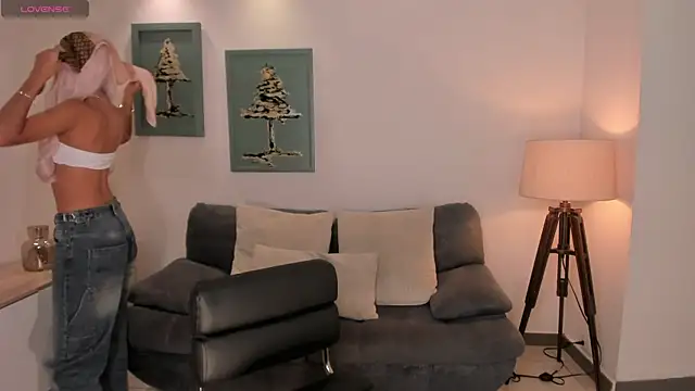 BellaCarteer  online show from March 30, 8:32 pm