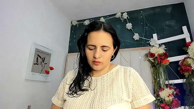 Snapshot of africa_holmes chatting on June 11, 2:22 am africa holmes online show from June 11, 2:22 am