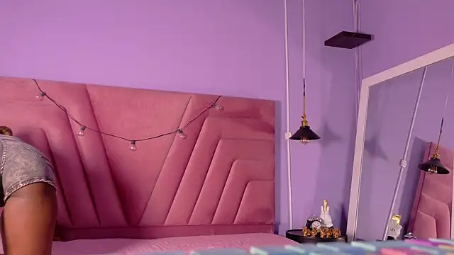 kinkyandsavage online show from December 5, 7:45 pm