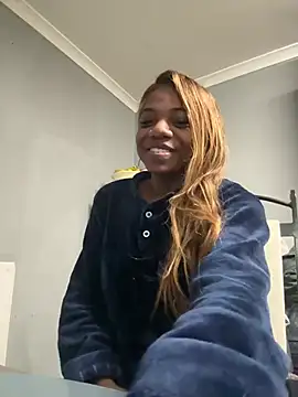 Snapshot of imsuziblack chatting on January 27, 8:49 pm imsuziblack online show from January 27, 8:49 pm