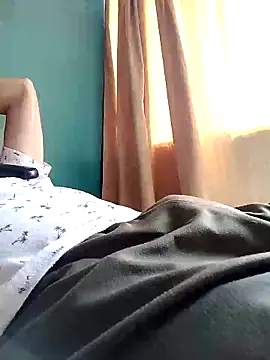 Snapshot of Bombi22 chatting on February 12, 6:19 pm Bombi22 online show from February 12, 6:19 pm