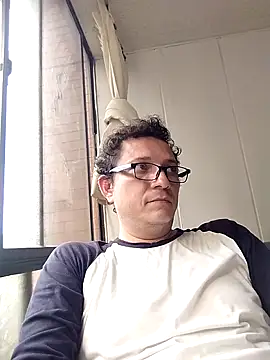 Snapshot of Bombi22 chatting on October 5, 10:11 pm Bombi22 online show from October 5, 10:11 pm