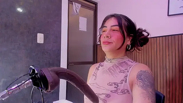 violett collins  online show from February 12, 5:18 am