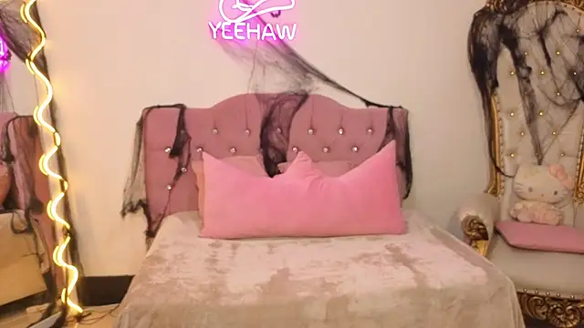 Snapshot of kittystart_tay chatting on October 18, 11:45 am kittystart tay online show from October 18, 11:45 am
