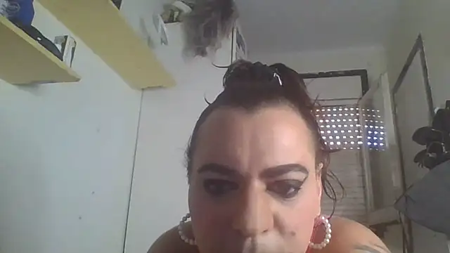 Snapshot of lunaxxxtreme chatting on June 1, 11:10 am lunaxxxtreme online show from June 1, 11:10 am