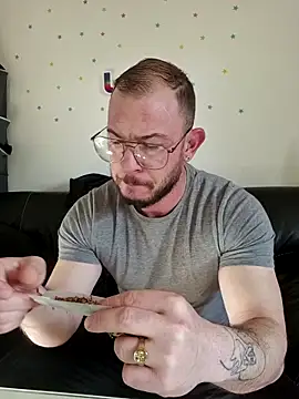 jourdinio13 online show from March 31, 7:32 am