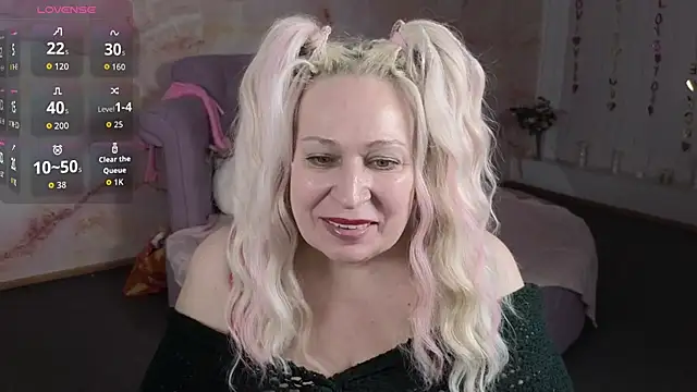 Snapshot of Penelope_Pinky chatting on June 24, 12:04 pm Penelope Pinky online show from June 24, 12:04 pm