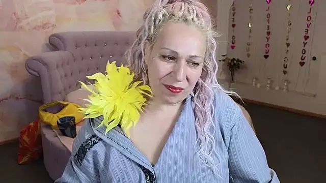 Snapshot of Penelope_Pinky chatting on September 18, 12:08 pm Penelope Pinky online show from September 18, 12:08 pm