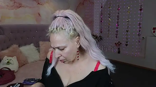 Snapshot of Penelope_Pinky chatting on March 12, 6:43 pm Penelope Pinky online show from March 12, 6:43 pm