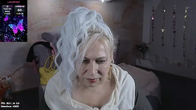 Snapshot of Penelope_Pinky chatting on July 15, 11:28 am Penelope Pinky online show from July 15, 11:28 am