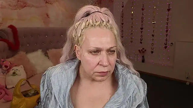 Snapshot of Penelope_Pinky chatting on March 11, 5:46 pm Penelope Pinky online show from March 11, 5:46 pm