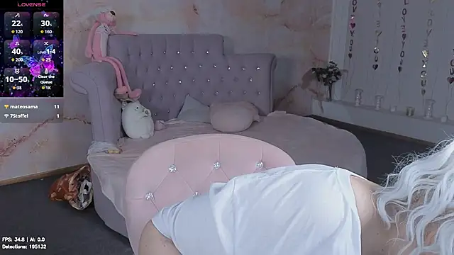 Snapshot of Penelope_Pinky chatting on July 1, 12:27 pm Penelope Pinky online show from July 1, 12:27 pm
