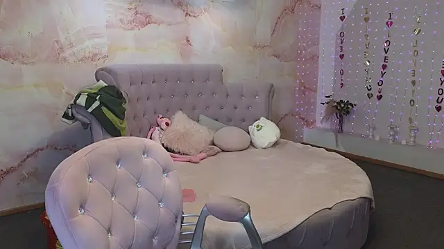 Penelope Pinky online show from November 5, 10:18 am